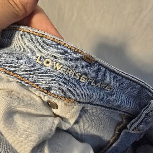 American Eagle Low rise Flare denim Jeans Ripped Distressed Knee Size 16 R - Picture 5 of 7